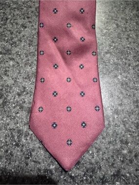 Classic Men's Maroon Patterned Necktie